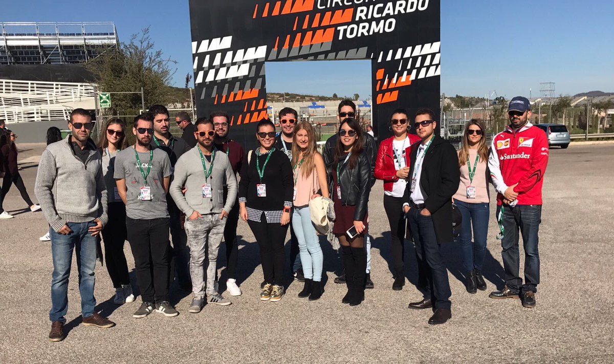 Mariola42's tweet photo. Disfrutando del #motorockvalencia en el circuito Ricardo Tormo de Cheste con los @JcsCValenciana https://t.co/AFNZQSO5Fx