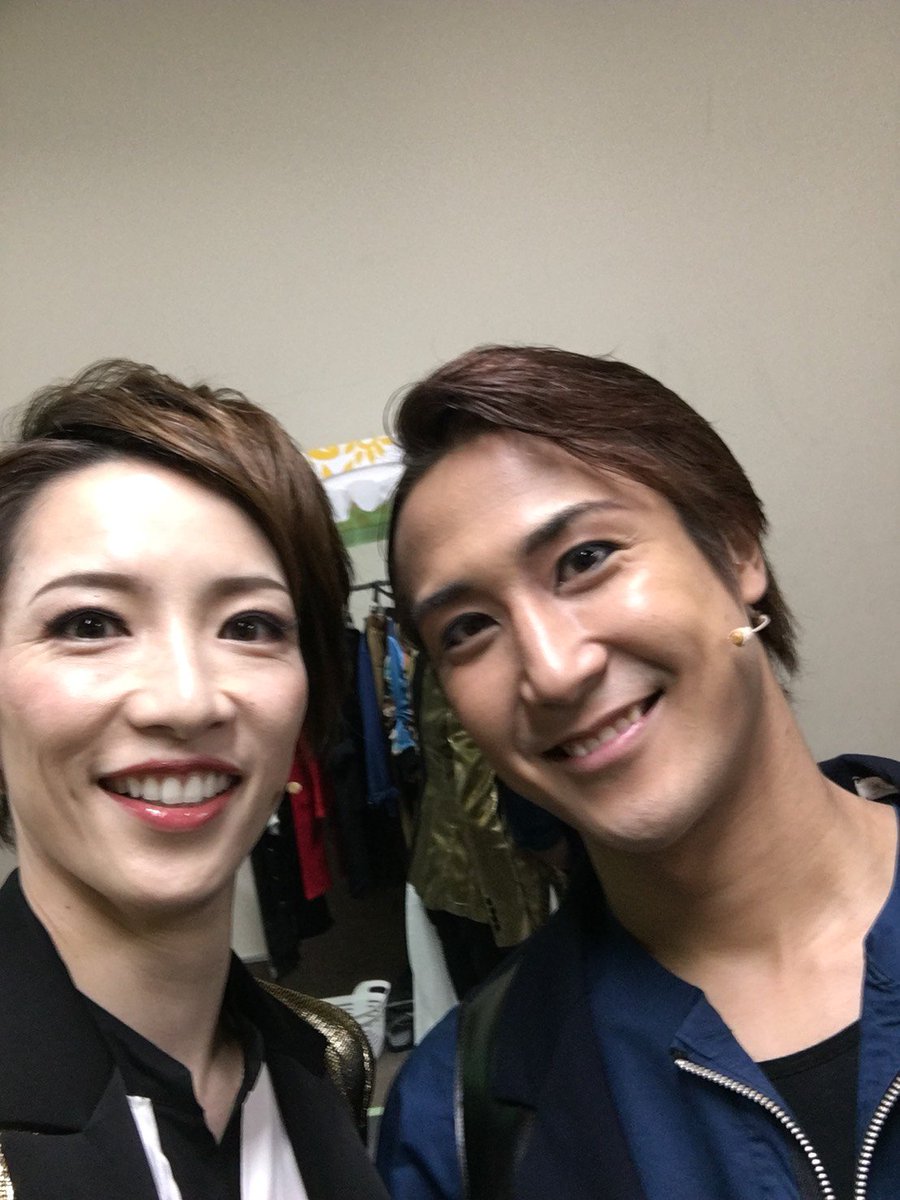 takumakumama's tweet photo. SECRET SPLENDOUR
大阪にて大千秋楽を迎えました。
始まってから本当にあっという間で。
キムさんの言っていたようにキャストの皆、そして温かくノリの良いお客さんたちに囲まれ本当に楽しく舞台に立てました！
また皆と共演できるようにがんばろう！
#secretsplendour #大千秋楽 #早霧せいな  さん https://t.co/O7PAsDUHgx