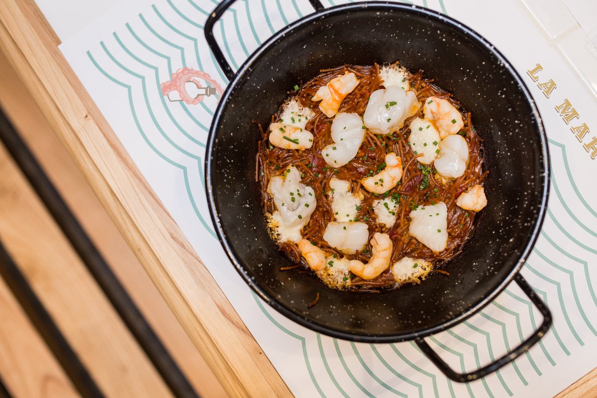 * Fideuá de marisco y pescado de roca con alioli clásico gratinado* ¡ñam, ñam! #LaMarCanalla #TDSGastro #foodporn #Sevilla #comerensevilla
