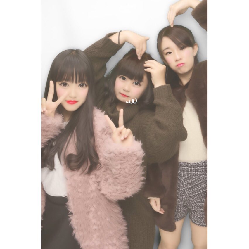 a_1732_'s tweet photo. チーズタッカルビ🧀
・
優真の遅刻から始まりプリで大いに事故ってたくさん笑って歩いててもなにしてても笑いが耐えない🤣
・
寒くて寒くて優真と恭佳のもふもふがあってよかった笑))
・
恭佳の惚気もご馳走様でした。
もうお腹いっぱいです🤮
・
次はイブだ🎅🏻💕((ﾀﾉｼﾐ😏)) https://t.co/uzDVYUlm77