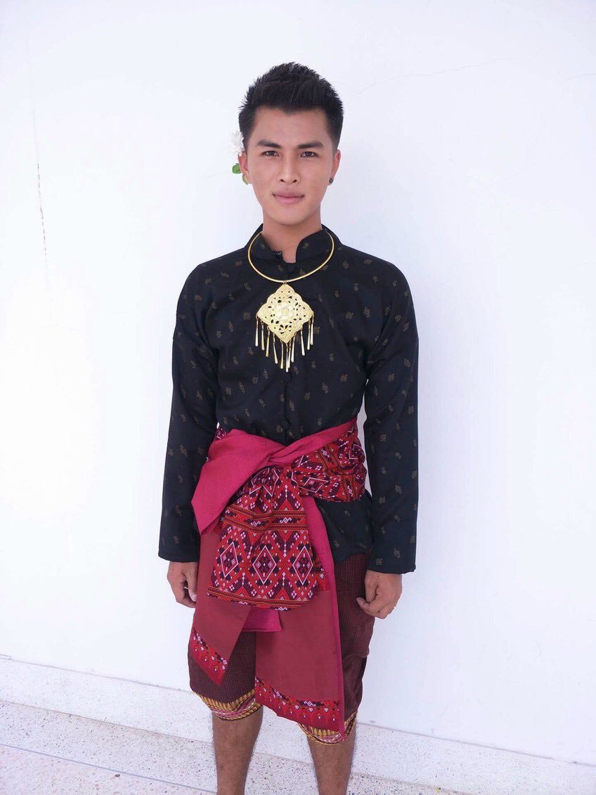 #บ่าวภูไท #ฟ้อนภูไทกาฬสินธุ์ 😍