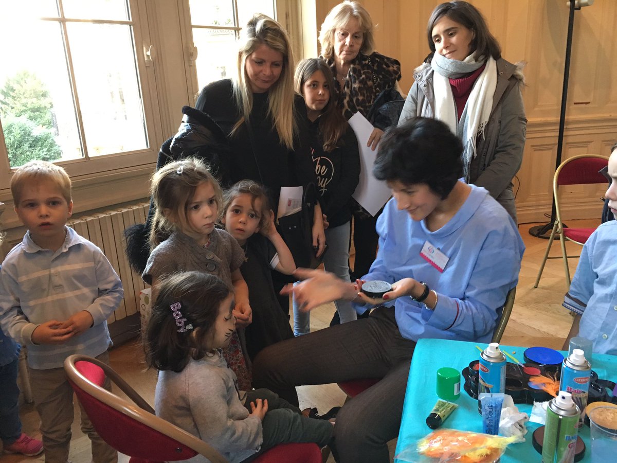 anca_biris's tweet photo. Un grand merci à @SBoelle pour cette #initiative d'organiser #lajournéedelenfant à la @mairiedu16 ☀️Avec @mamacobaby nous avons rencontrés les #familles autour des #ateliers ludiques et créés du #liensocial! #paris16 #event16 https://t.co/QtLu1gTPe2