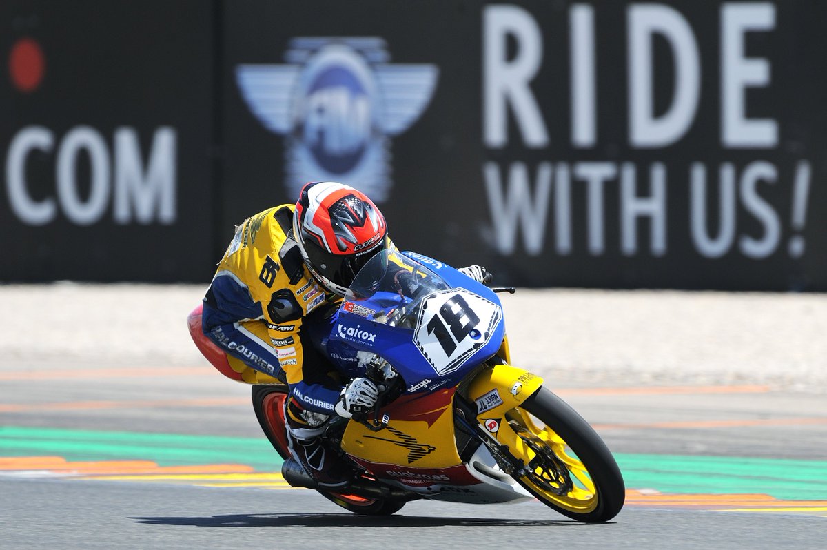 box_repsol's tweet photo. Quedan 2 vueltas y Baltus tira en cabeza, aunque ha sido sancionado con 5 segundos por exceder los límites de la pista. Manu González apunta a Campeón de la #ETC, rodando octavo tras Kawakami
#FIMCEVRepsol2017 https://t.co/vq8xXYSI2K