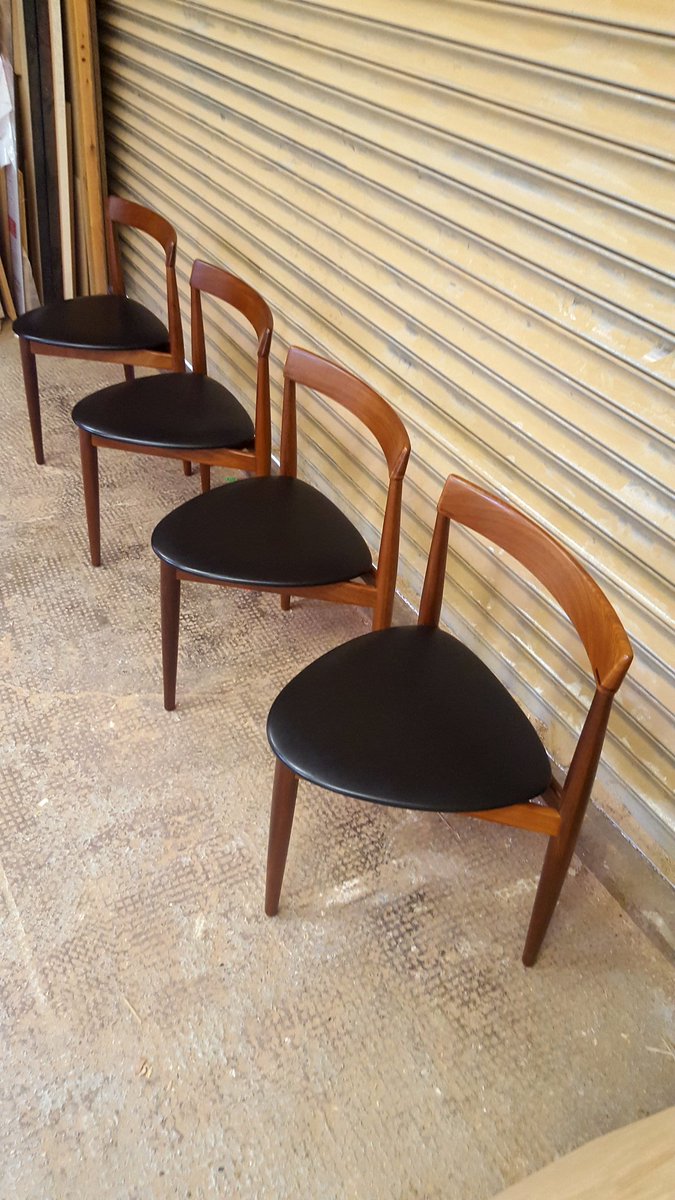 Docfurniture's tweet photo. Teak table &amp; chairs restored, Hans Olsen, Frem Røjle 
#hansolsen #fremrøjle #teak #teakfurniture #teaktable #gplan #retro #repolished #upcycledhour #sheffield #sheffieldissuper #thefurnituredoctor #frenchpolish #restorationweekend https://t.co/TIgst6RewX
