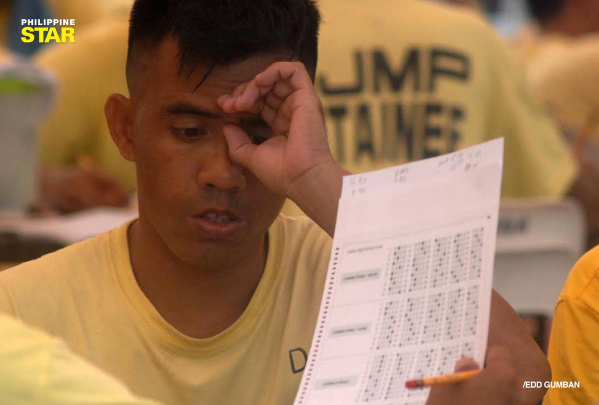 PhilippineStar's tweet photo. LOOK: 877 Manila City Jail inmates take the Alternative Learning System Accreditation and Equivalency (ALS A&amp;E) Test under the Department of Education Sunday. Passers will have the privilege to enrol in high school and may get courses in college. https://t.co/tDwR33NVGG