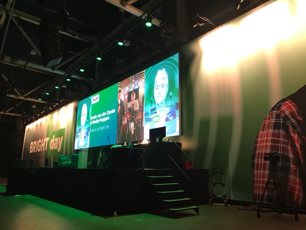 #brightday2017 and ready for @CaseyNeistat 😃