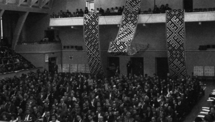 1988. gada 19. novembrī notiek Latvijas Olimpiskās komitejas (LOK) atjaunošanas konference.