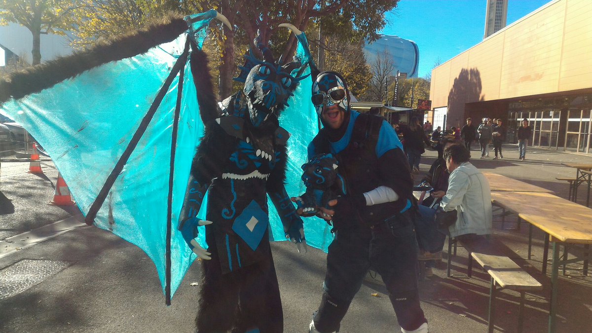 PassionaGeek's tweet photo. Un très beau cosplay de dragon au #HeroFestival !
#HF2017 #HFSaison4 https://t.co/fruWRYcL5j