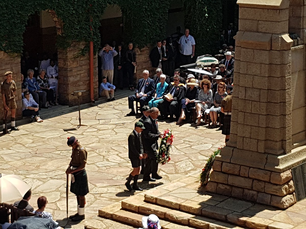 KingEdVIISchool's tweet photo. #RedMemorialParade @KingEdVIISchool HM @dougshead & @KingEdwardPrep Prefects #wreathlaying #redrespect #redfamily https://t.co/qoBdVzG0Mx