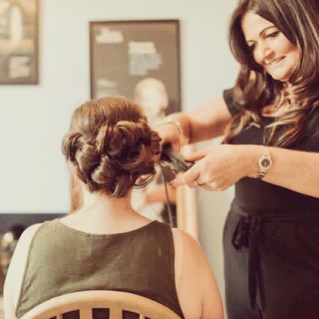 #weddinghair#bridesmaids #bridesmaidhair #weddinghair@home#weddingmobilehair #weddingprep #hairfromhome #venuehairsalon #mobileweddinghair#townhallchester #loveweddings 💕#destinationwedding#salon #salonowner #salonowners