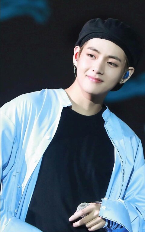 nah_yeoni's tweet photo. why is he so—✨ https://t.co/b9DGCCM01I