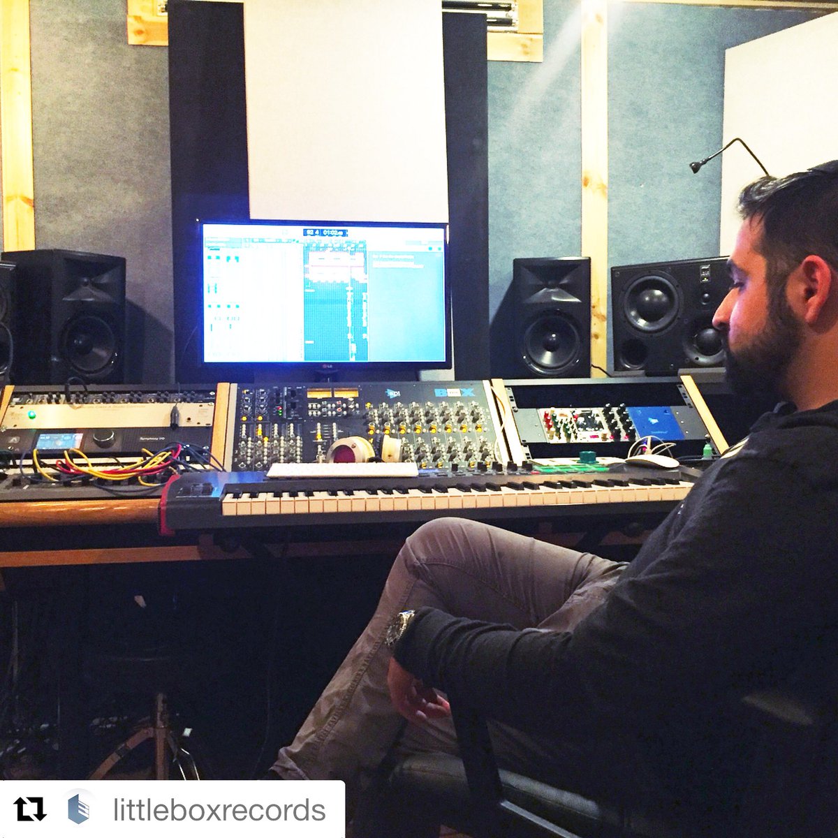 itsyoniz's tweet photo. #Repost @littleboxrecords
ใปใปใป
Late session with @_yoniz tonight. Also want to congratulate @_yoniz for all the hard work we put into this song @littleboxrecords #jerusalem #music #recordingstudio #beats #apiaudio #artist #producer #yoniz #lovemyjob #israel #newsong #comingsoon https://t.co/m2widQc4kC