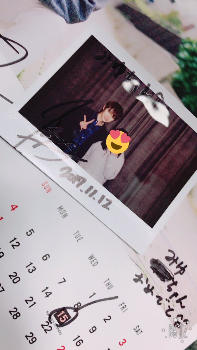HongoKanata11's tweet photo. 大阪大谷大学
チェキ＋カレンダー当たりました😭😍
ホーム画もロック画も奏多君です！って言ったら"まじ！うれし"って言ってくれたし、握手会行きます！って言ったら"ほんと！？待ってるね！"って言ってくれた😭😭✨
カレンダーに書く名前間違えたの可愛かった😻
一生分の運使ってきました😂 https://t.co/2AFXLC4OdR