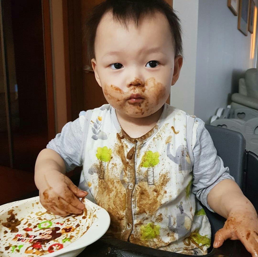 ukissthailand's tweet photo. [IG] #Eli 맛있는 짜장면 먹기! #짜장면 #Michael#Minsoo #Kim #Lillehaven #bathtime #messybaby#nuna #babytable #사랑해 #love #baby #Kimfamily
https://t.co/KMIAqKEWRY https://t.co/s7kGci7eLt