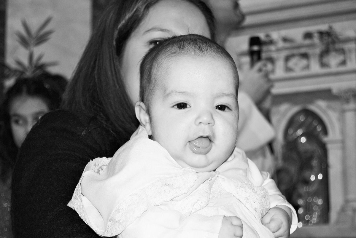 Fatimaesc's tweet photo. 14-02-2010 no sospechábamos que Javi estaba enfermo a punto de cumplir 4 meses y era un auténtico bollito. Por él, que ya no está y por tantas personas que sufren una enfermedad neuromuscular estaremos en la Felipe II, Madrid a las 11 para darles visibilidad #Delamano15N #PorJavi https://t.co/vwR0h9QPgk