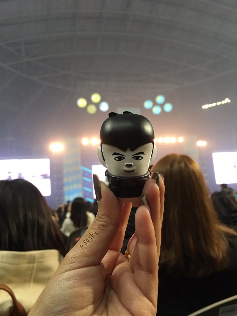 sasha_twt's tweet photo. ปีที่แล้วกดบัตรได้ชิวๆ ... ปีนี้นั้น ... #throwbackoneyear #3rdmuster https://t.co/tqlqdmqvOi