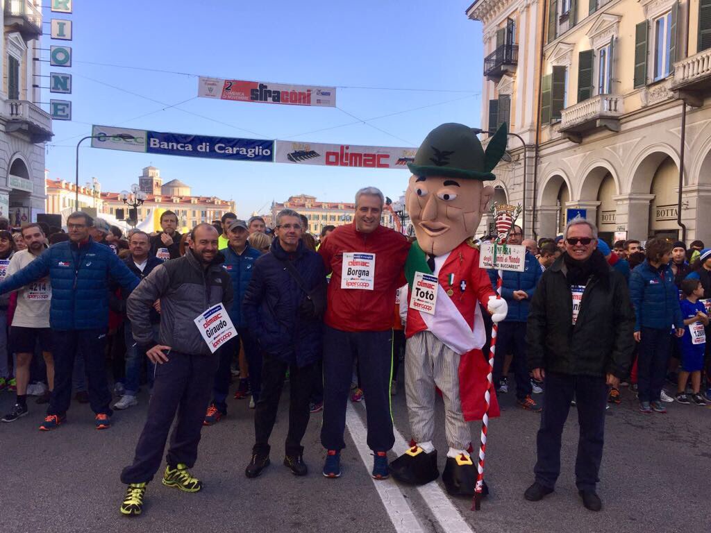 danilopaparelli's tweet photo. #Cuneo - La manifestazione cittadina #Straconi con 20.000 partecipanti insieme a #Totò, all Sindaco @borgna_federico e agli #UominiDiMondo https://t.co/di0Ykwd8wu