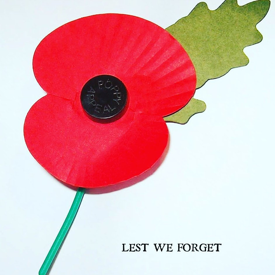 OldhamMitre's tweet photo. #RemembranceDay2017 #ArmisticeDay https://t.co/16eqrL3vSq