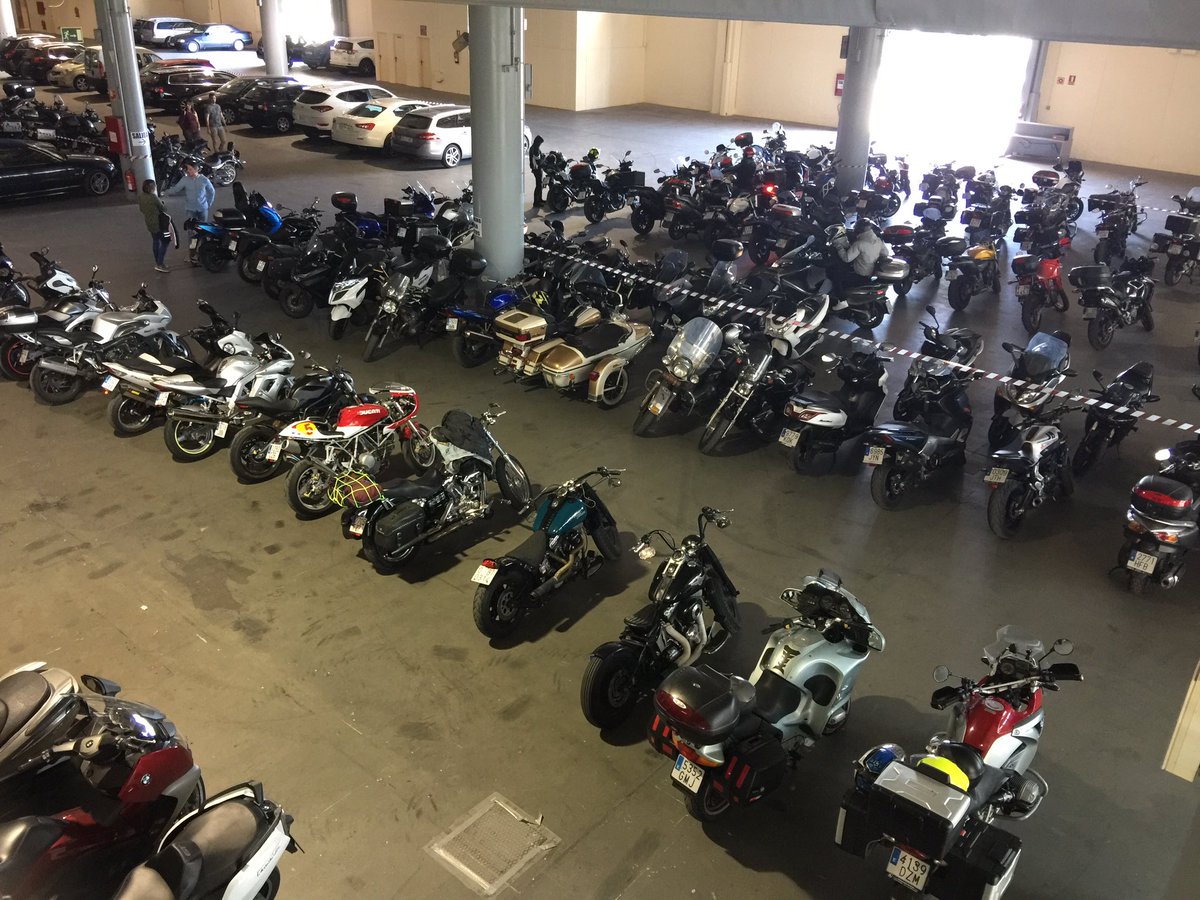 GRATIS, GRATIS, GRATIS 
🆓, 🆓, 🆓
Recuerda, si vienes en moto a 2 Ruedas... el parking es gratuito... 
#2Ruedas2017 #VLCBikes2017