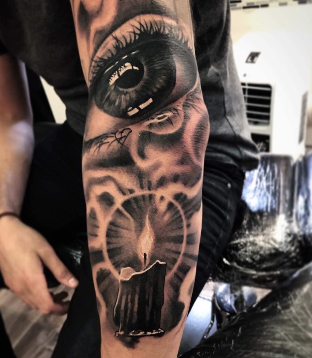 Delmer killed this custom eye tattoo.