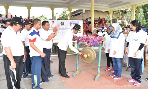 pemprovsu's tweet photo. Canangkan Germas di Kota Sibolga Gubsu @errynuradi_ Senam Sehat Bersama Ibu-ibu dan Lansia Kota Sibolga
Sumber--->>>https://t.co/5bqgLkAJjy
#Senamsehat #sumutsehat #programnyata #sumtpaten #harikesehatannasional https://t.co/gvm9kEiO2R