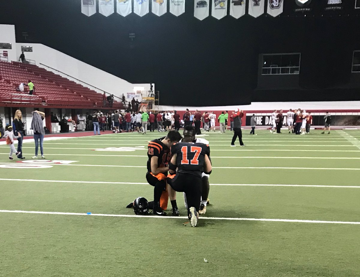 kaylee__hanson's tweet photo. Despite the win, freshman Tyus Hanson (WHS), and seniors Seth Benson (WHS) &amp; Demareio Hester(RHS), came together to pray after the game. The game is more than winning, its for all glory to go back to God, and these students showed it. https://t.co/uy7G67K5FL