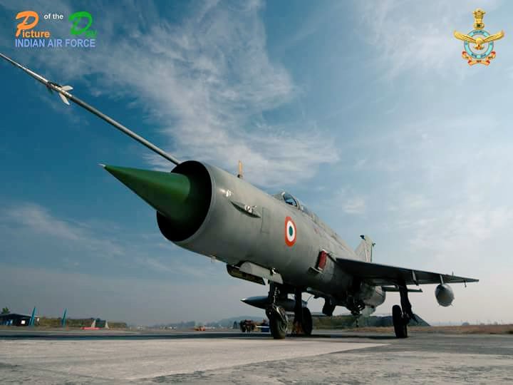 #PictureOfTheDay : #Mig21 #FighterAircraft #AirDefence #IAF #AirWarriors #GuardiansofTheSky #TouchTheSkyWithGlory #Magnificient #Fighter #Supersonic #Combat #Jet #Aviation #Aviators #Dream #Machine #sky #Soldier #Warrior #LegendaryAircraft @SpokespersonMoD @DefenceMinIndia