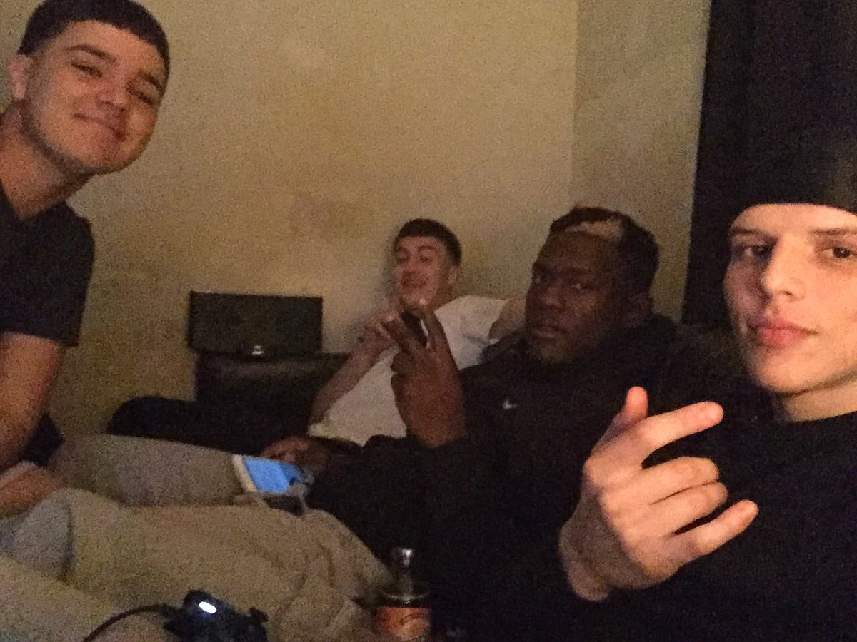 christianricee's tweet photo. Happy birthday to my fuckingg guyzer 🙌🏼🎊🎊 you already know what it is bro , gotta be turnt today juu shmell me , love is love broo , hope you enjoy the day bruv ✊🏼❤️❗️@MylesScotland8_ https://t.co/xXNadPjmNc