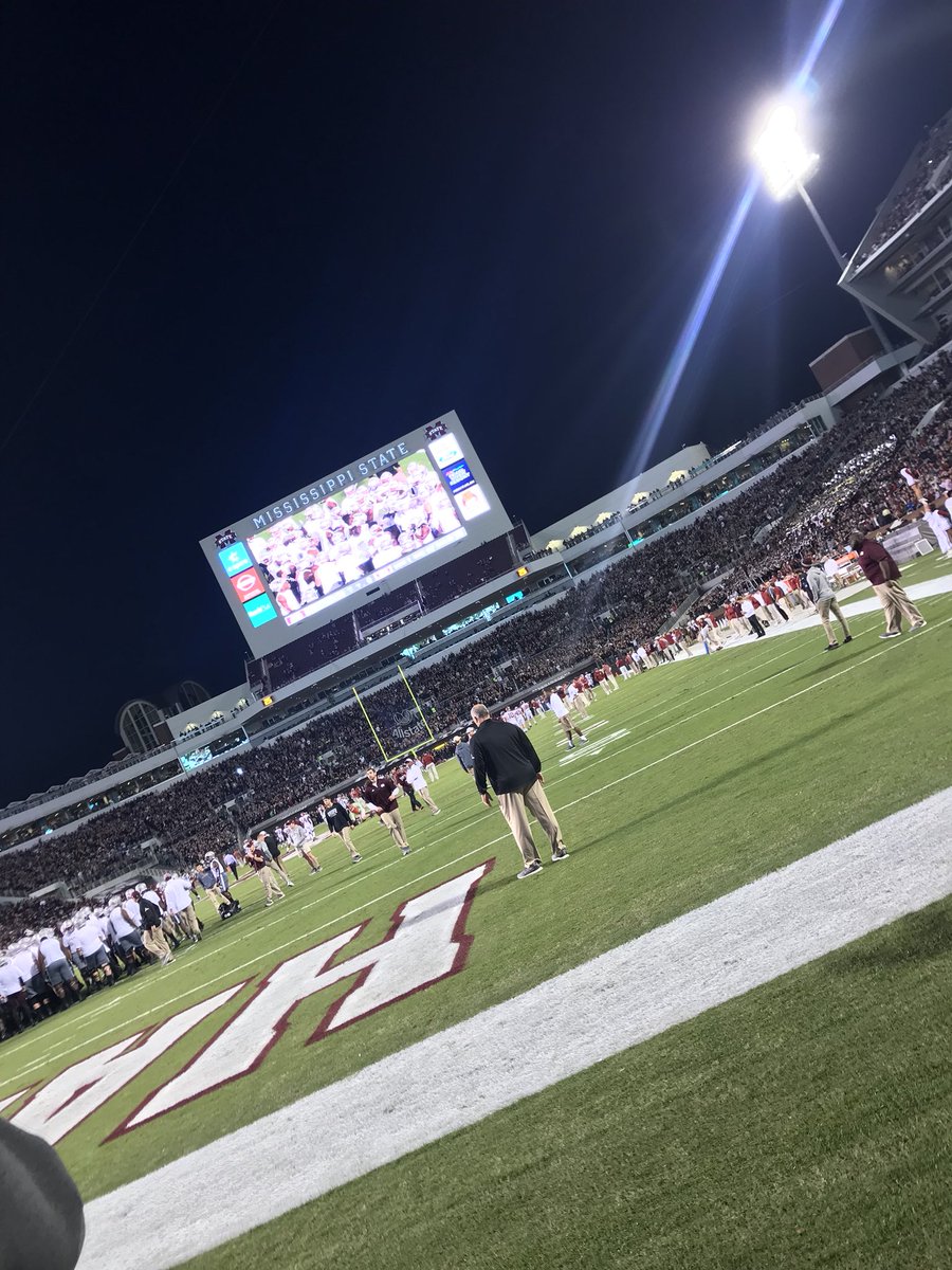 Raybo75's tweet photo. Had a great time at Mississippi State today 🔴⚪️thanks for having me 🐶 https://t.co/yzVuWudsQt