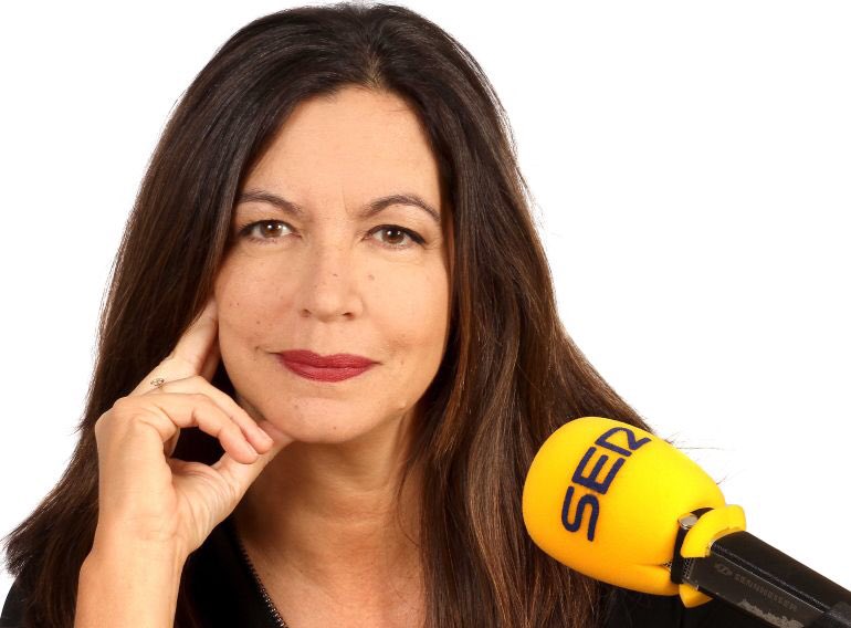 cuquiv's tweet photo. Angels Barcelo premiada con la antena de oro #CadenaSer #TPdeoro Enhorabuena!! @AngelsBarcelo #FelizDomingo @La_SER https://t.co/J4yUYKxVw5