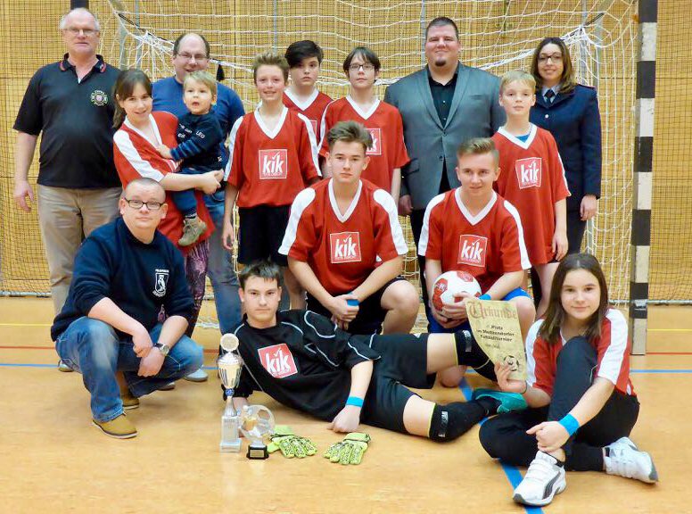 frank_nase's tweet photo. Ich gratuliere den Siegern vom Hallenfussballturnier der Jugendfeuerwehren aus @Oebisfelde. Ein Dank gilt den Kameraden/innen der Feuerwehr #Barleben insbesondere der Ortswehr #Meitzendorf. https://t.co/JRXpnJ98KE