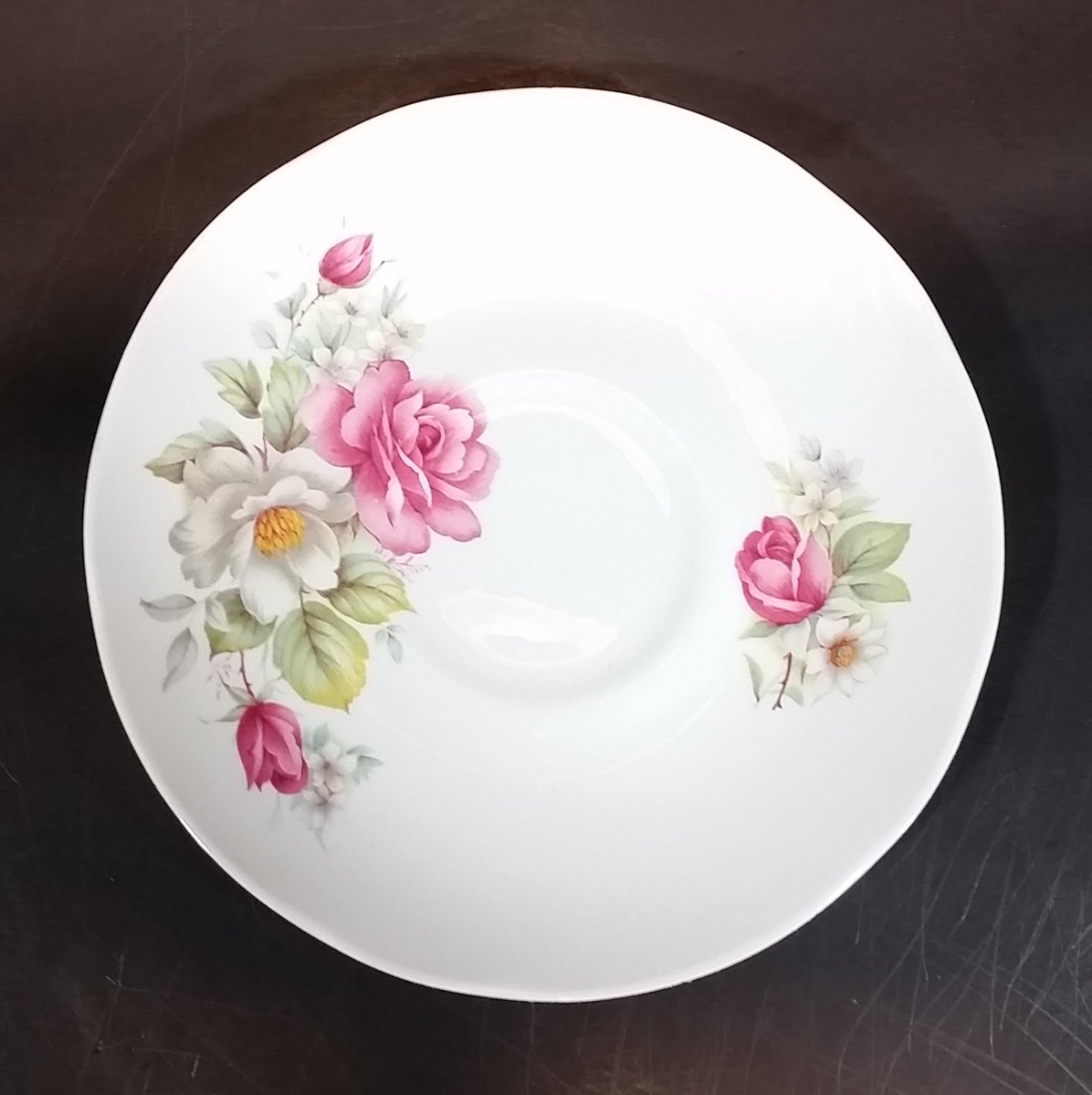 TreasureValley0's tweet photo. 1950s Sadler Wellington Fine Bone China Teacup Saucer - Made in England https://t.co/KBRwaRRwPZ
#Vintage #Teatime #FineBoneChina #FineChina #BoneChina #1950s #50s #Sadler #England #English #Wellington #Saucer #FancyTime #FancyDecor #FancyDinnerware #FancyTeaTime #Fancy #Flowers https://t.co/MoxDtXVONp