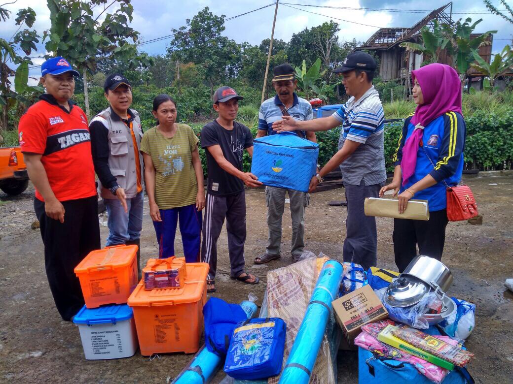 alexnoerdin's tweet photo. Duka OKUS Duka Kita Bersama,selepas lawatan saya ke Jerman menjalankan tugas negara, saya akan langsung meninjau ke lokasi bencana. https://t.co/BgQkR4oyfw