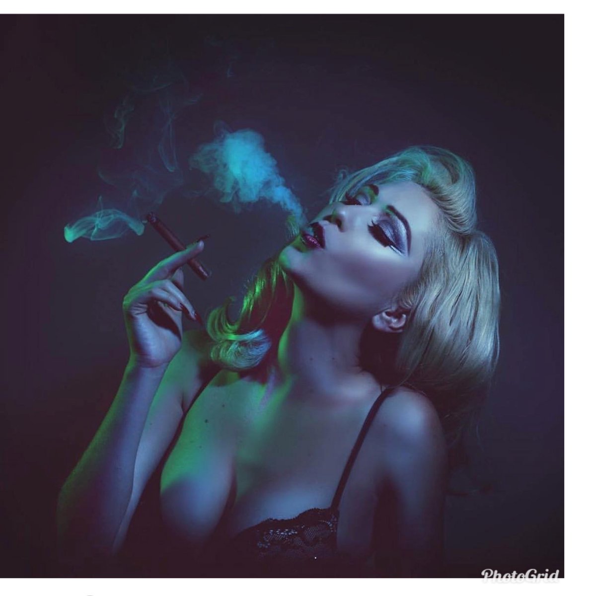 75GirlsRecords's tweet photo. 75 Girls Smoking Up w/ @GypsyWood 💋💨 https://t.co/tovP9p1bkX