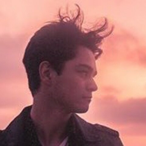 nesterbye's tweet image. the first time in my life i never wanted a man to get a haircut riley looks so S E X Y with that hair i love it x