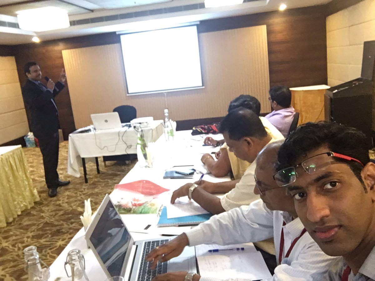 vipinpv3's tweet photo. @jesleyal 
attending two days digital marketing training program at hotel demora tvm..Go digital ..digitelize ur business today...#dmtvm2017 https://t.co/hhrczQ8MhP