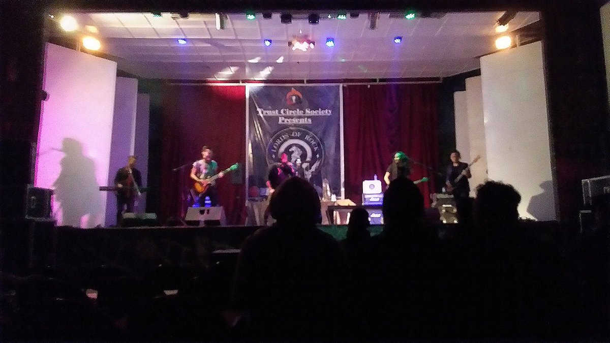 MortenInWorten's tweet photo. Das erste Rockkonzert meines Lebens mit Bestuhlung 😂 #Glamrock aus #Nagaland!
#lordsofrock #IncredibleIndia #Kohima #Indien #Reisen https://t.co/1HdUQwccpt
