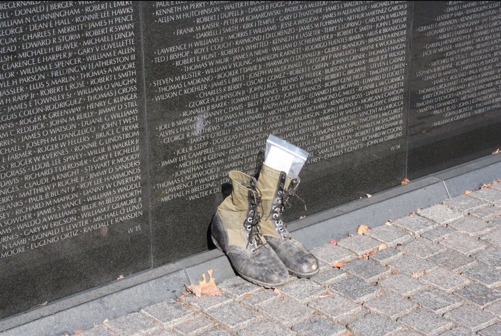 Warwiki1's tweet photo. Do not forget the fallen heroes 
The 58000 who laid there lives for freedom !

#HappyVeteransDay2017 
#VeteransDayWeekend2017 
#VeteransDay 
#VeteransDay2017 https://t.co/vKTVjsD9EV