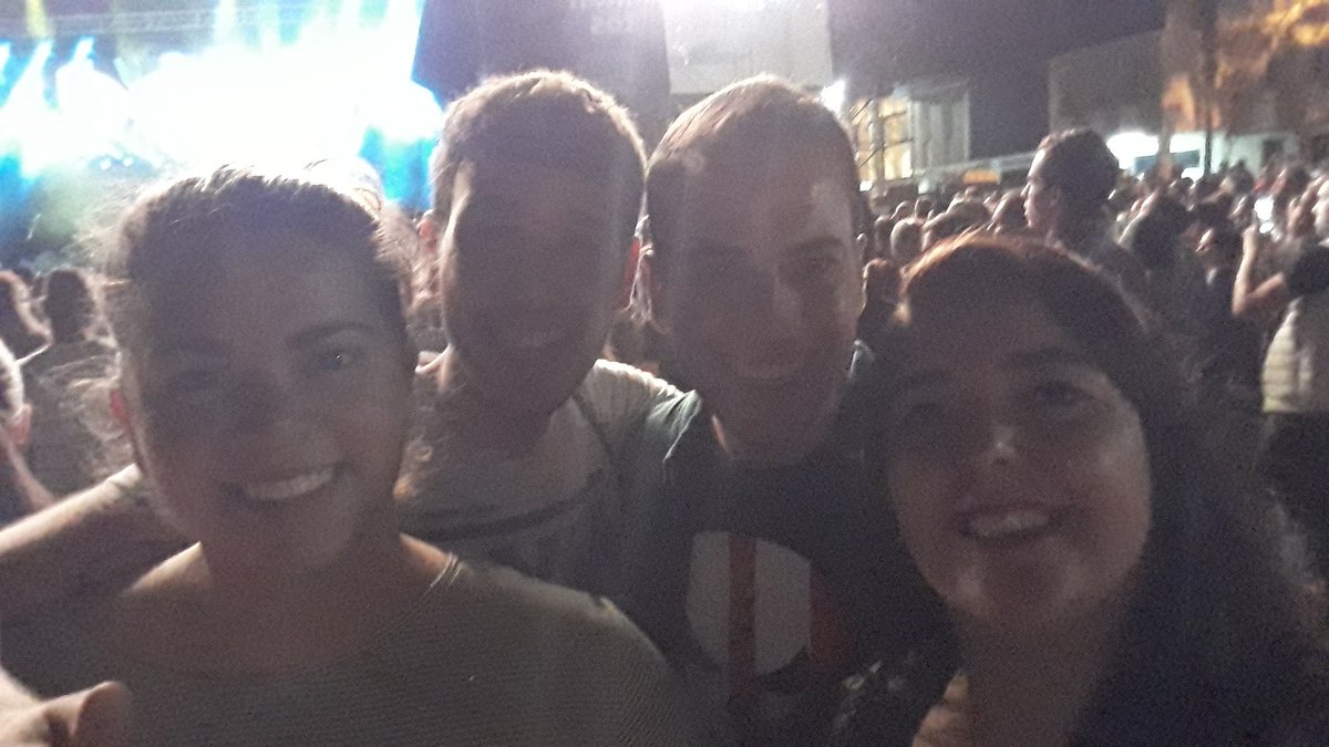 Helenplaza's tweet photo. @llanepiso21 Gran concierto! @piso21music gracias por los momentos únicos que nos regalais! Asi las dspedidas son menos amargas #equipobarceló #despedidasunicas 🙈🙈 https://t.co/96W53SJNv2