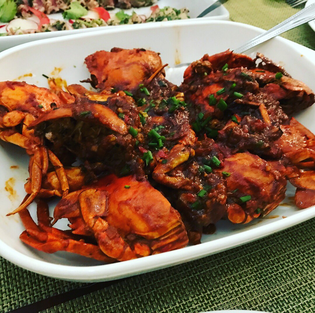 CDOmnivore's tweet photo. Eating at home is a joy when your sister is a culinary artist. Chili crabs; cilantro &amp; pepper crusted seared tuna w/ salad side; &amp; sashimi https://t.co/YngkSdBtCx