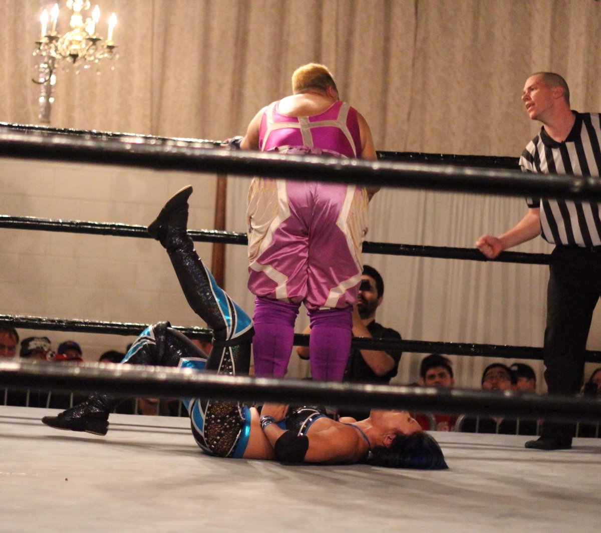 DAFALCON11's tweet photo. You say you want an ab workout? Try this -- have #AjaKong stand on your stomach. #Damn @MiaYim @SHIMMERwomen #Vol97 https://t.co/3vMhcRk6xM