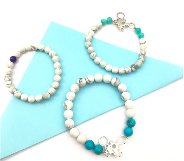 MarielleBYWORTH's tweet photo. Capturing your inspiration with White Howlite. 
Also we use beautiful lapis or Amazonite to make our bracelets more glaring.✨

Come to visit our boutique to see the new purple collection.

#fengshuijewelry #inspiration
#howlite #lapis
#marijolipurple #myorganiclife 
#summervibes https://t.co/WIsjvBrcJg