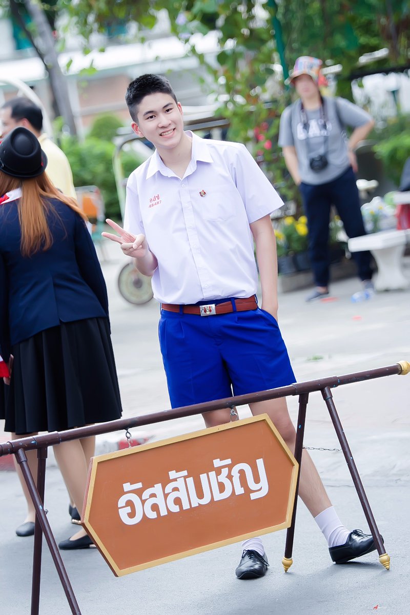 aunza3326's tweet photo. -171111- มันก็จะแบบคนชิคๆ กับป้ายโรงเรียนชิคๆ
#bbeambr #jaturamitr28th #jaturamitr 
@Beam_Boonyakorn https://t.co/7b68O5MQZu