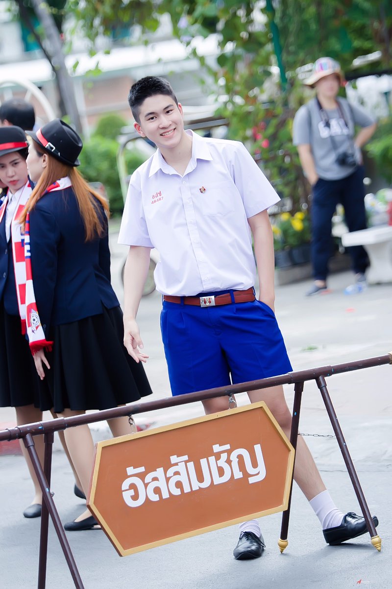 aunza3326's tweet photo. -171111- มันก็จะแบบคนชิคๆ กับป้ายโรงเรียนชิคๆ
#bbeambr #jaturamitr28th #jaturamitr 
@Beam_Boonyakorn https://t.co/7b68O5MQZu