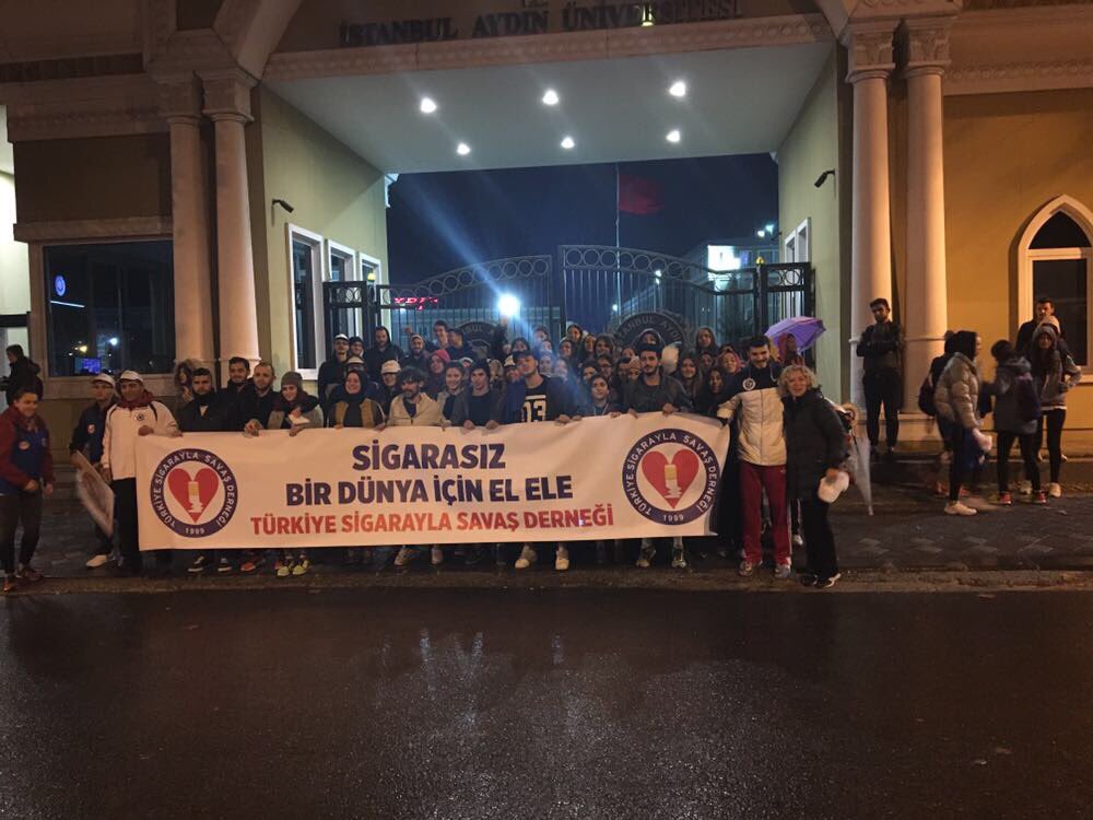 Sizlerle gurur duyuyorum.
Sigaranın son molekülü yok oluncaya kadar mücadeleye devam.