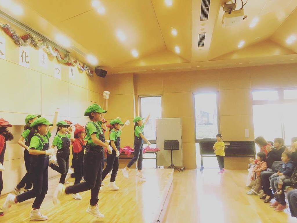 urakata_fromLS's tweet photo. #南区公会堂 いつもお世話になってる会場や地域のみなさんに恩返し #lockshow #kunitachi #国立 #dance #kids #次ラスト #恩返しツアー https://t.co/KjbXqCRIl8