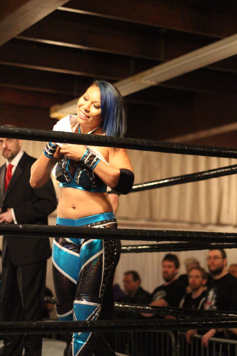DAFALCON11's tweet photo. Two great ones did battle at @SHIMMERwomen #vol97 #AjaKong v @MiaYim #ThankYouPrazak https://t.co/HuQLTIF1bT