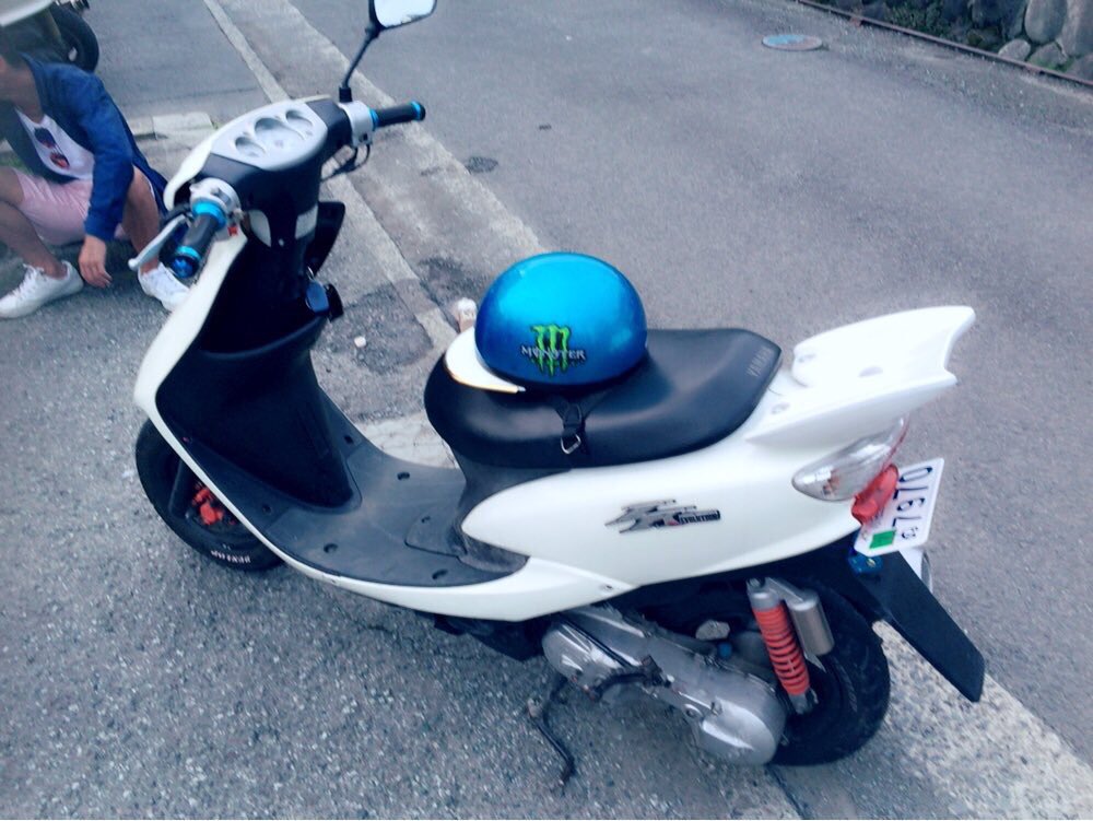 j_wcqu's tweet photo. 東京から白エボ売ります
不具合なしです
一括3.分割4です
交換はしません。気になった方DMお願いします！
#原付売ります
#エボ売ります
#ZR売ります https://t.co/ysMeJ6AzYt