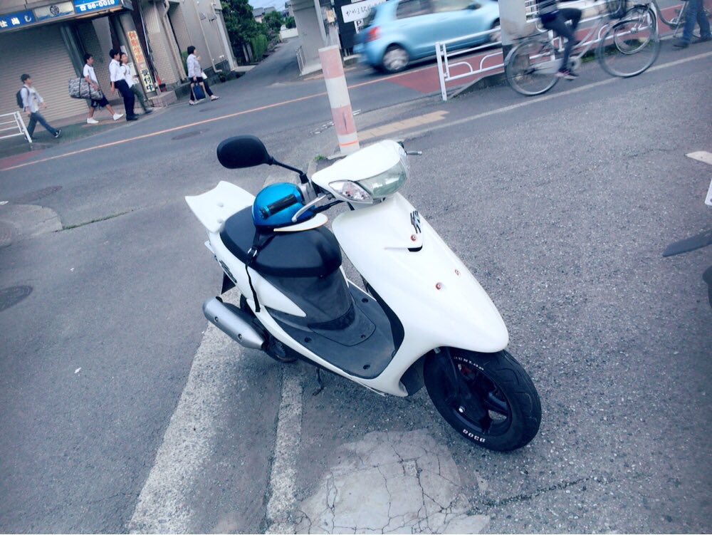 j_wcqu's tweet photo. 東京から白エボ売ります
不具合なしです
一括3.分割4です
交換はしません。気になった方DMお願いします！
#原付売ります
#エボ売ります
#ZR売ります https://t.co/ysMeJ6AzYt