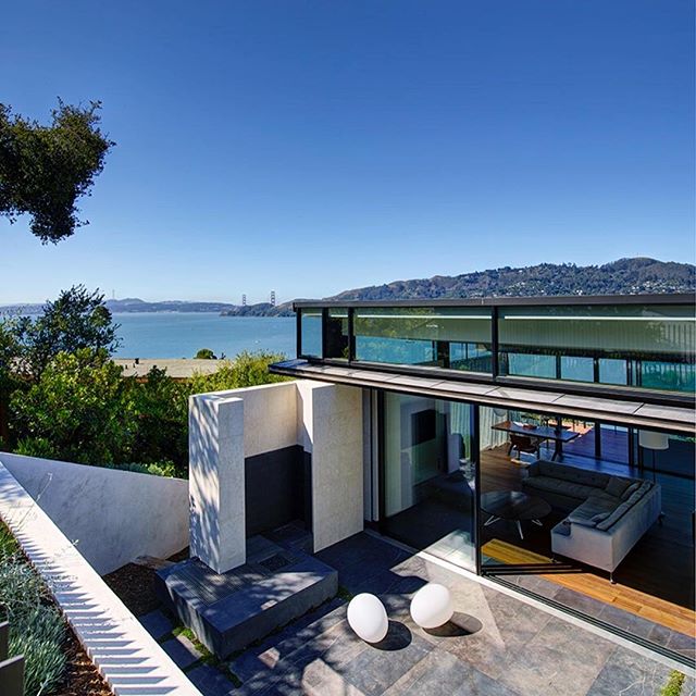 A seaside retreat with al fresco dining area featuring the Foscarini Gregg outdoor lights. ⠀
⠀